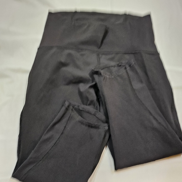 EUC 💎 Lululemon Train Times Crop (17") (Black) - Picture 12 of 13